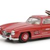 Dekoration BADER | Mb 300 Sl Mit Ski Und Figur Von Schuco